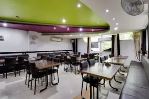 OYO 45398 Kunal Hotel - Image 4