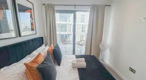 Lux 3-Bedroom Penthouse in Battersea with 3 Private Balconies near Clapham , Nine Elms by Staylio Lo - Image 2