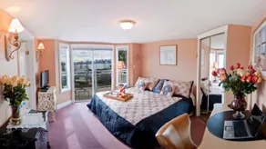 Ocean Breeze Executive Bed and Breakfast - Image 2