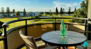 Flagstaff Harbourfront - Nobbys Beach views - Image 2