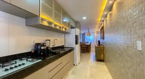 Casa em condomínio a 200m da praia em Arraial D'ajuda, com 3 suites, sala climatizada, área gourmet privativa, Internet 300MBPS, condomínio com piscinas adulto e infantil, sauna, quadra de beach tenis e portaria 24hrs. - Image 4