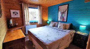 Glen Bay - 2 Bed Lodge on Friendly Farm Stay with Private Hot Tub - Image 2