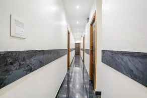 Hotel Riza International - Nr Nesco Exhibition Centre - Image 5