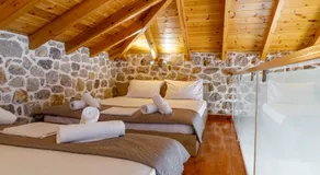ADRIAN'S LUXURY APARTMENTS 1 - Image 2