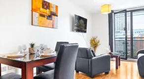 Stylish Arcadian Apartment - Private Parking - Balcony 49Arc - Image 5