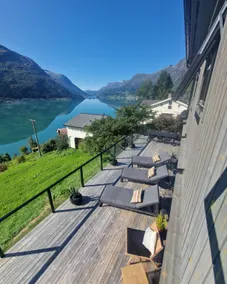 Flo Bellevue - Private Villa with Spectacular Lake and Glacier View - Image 3