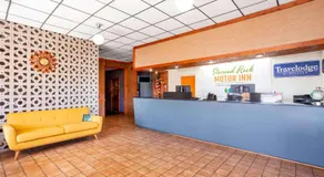 Starved Rock Motor Inn - Image 4