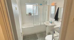 Double Room in a Cozy shared apartment, Custom House Harbour Apartments - Image 3