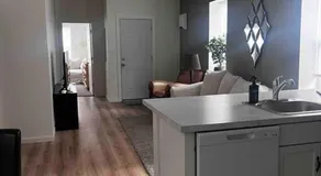 Renovated 3 bedroom for Professionals - Image 2