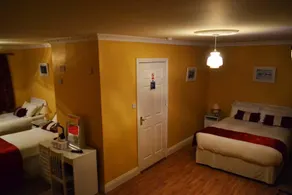 Sea Court - Image 2