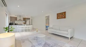 Cosy Escape Near the Parks - Image 4