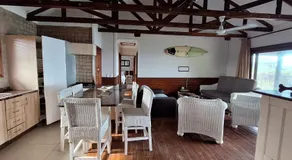 Seaview home, stone throw from beach - Image 3