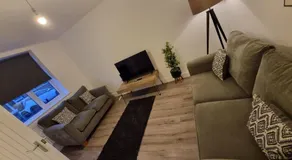 Comfortable 2-Bedroom Barwell Home A with Free Parking - Image 2