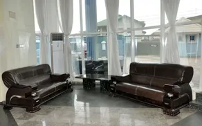 D'Luxx Villa and Suites - Image 5