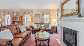 John & Gate House boutique Bed and Breakfast - Image 3