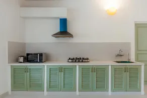 Emerald Stay 1BHK Apartment - Image 5