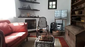 Linda casa em condomínio ecológico de alto padrão a 1h de SP, Terreno de 1500m2 com amplo gramado e piscina, WiFi para Home Office, Área gourmet com churrasqueira, forno de pizza e lareira aconchegante - Image 2