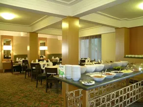 Park Hotel - Image 2