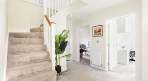 4 Bed Business Stay in Warwick Office & Garden - Image 4