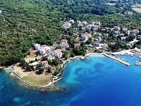 Apartment in Croatian Islands with Stunning Views - Image 3
