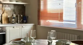 Art and Elegance, Family Friendly 2Bedroom Apartment near Frankfurt Airport, Free Parking - Image 3
