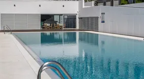 Spacious 3-Bedroom Garden Apartment and Indoor Community Pool - Image 5