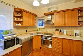 Comfortable lakeside house, private garden - Image 3