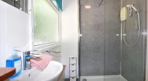 2 Bed in Holt oc-weyhp - Image 2