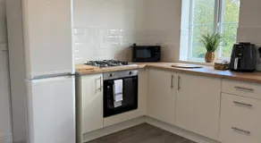 ResiLets - Berwick House - Large 4 Bed Townhouse - Contractor stays - Image 3