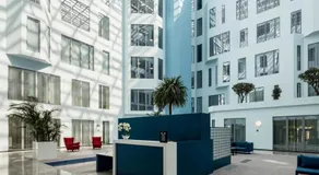 Executive City Flat with Gym, Sauna & Workspace - Image 2
