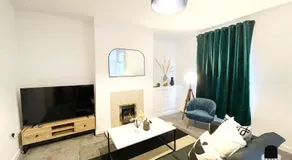 KozyGuru / Wigan / 2BR 4Beds / Newly Refurbished Stylish Holiday House / Close to Big Retail Park / UWNE034 - Image 2