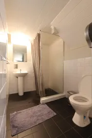 Emu Backpackers Perth - note - Valid Passport required for check in - Image 2
