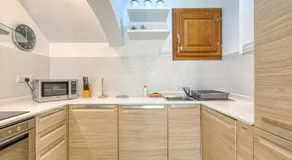 Luxury Stay with Jacuzzi BBQ and Huge Pool - Image 4