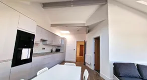 Alberton Apartments - Spacious - Newly Renovated - Image 3