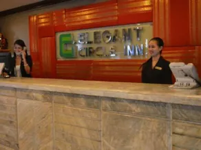 Elegant Circle Inn - Image 5