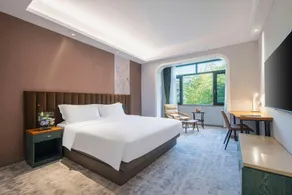 Lushe Hotel - Image 2