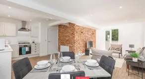 Beachside Retreat l Sun Terrace l Hot Tub l Free Parking l Seaside Escapes Short Lets & Serviced Accommodation - Image 3