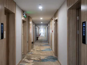 Live in A Fashionable Hotel - Image 4