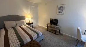 Room on Baymeadows - Image 2