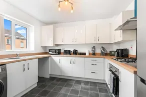 Cozy Work-ready Home with Netflix in Brierley Hill, Comfort for Business & Leisure - Image 5