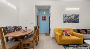 303 Woods 2BHK Lift, Koramangala 100feet road - Image 4