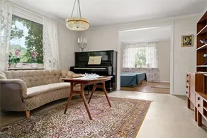 Beutiful house with large garden . - Image 4