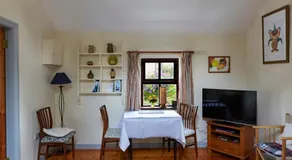 Sea View 1-Bed Cottage Sleeps 2 w Private Garden - Image 3