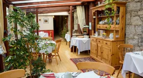 Clarke Cottage Guest House - Image 5