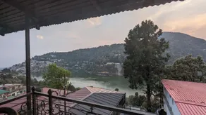 Lake Vista 2bhk close to Mall Road Mellow - Image 4