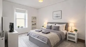 3BR Traditional City Centre Apartment - Image 2