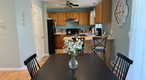 Huge Modern Townhome 10mins to Beach - Image 5