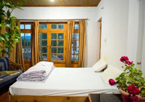 SEMSKIT GUEST HOUSE - Image 3