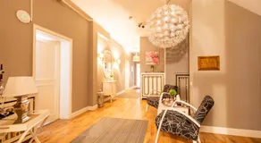 Private Rooms with Free Parking & 24h Self Check-in - Image 2