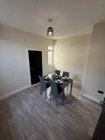 Victoria Cottage Seaside - Spacious 4-BR in Bognor Regis,close to Beachfront & 2 minutes from Butlins Holiday Camp,contractor friendly, families, business travellers - Image 4